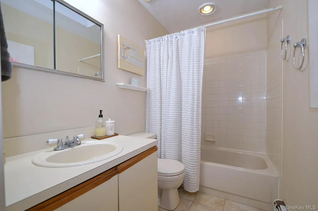 263 N Bicycle Path Selden NY 11784