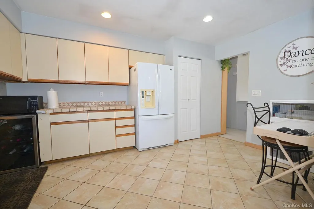 263 N Bicycle Path Selden NY 11784