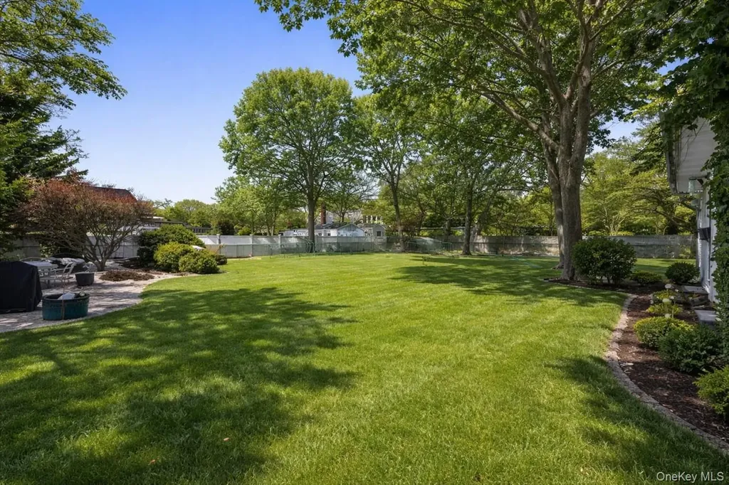 263 N Bicycle Path Selden NY 11784