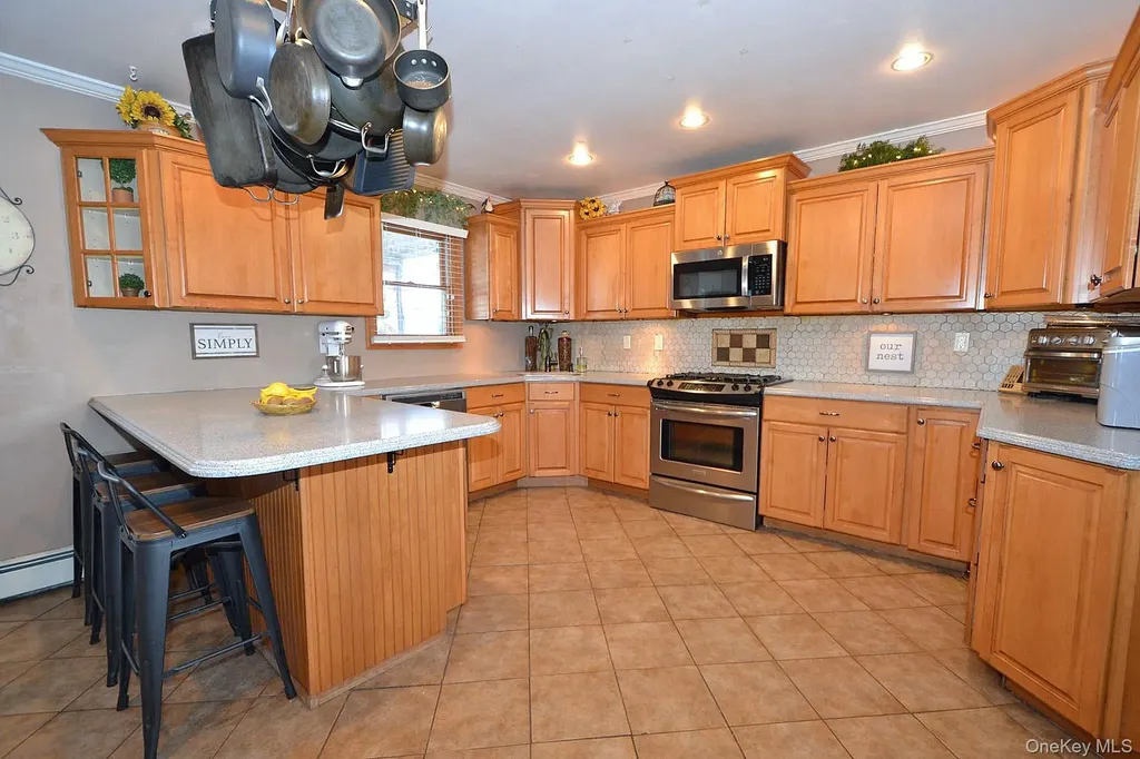 263 N Bicycle Path Selden NY 11784