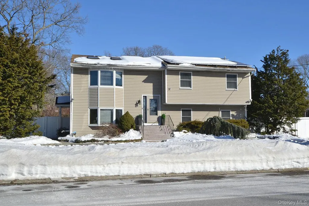 263 N Bicycle Path Selden NY 11784