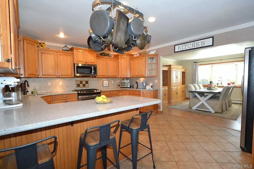 263 N Bicycle Path Selden NY 11784