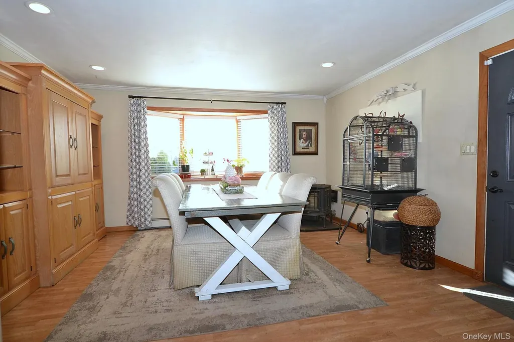 263 N Bicycle Path Selden NY 11784