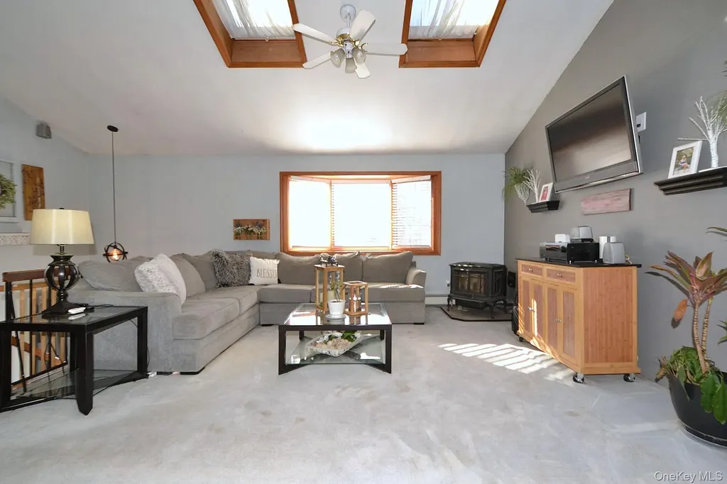 263 N Bicycle Path Selden NY 11784