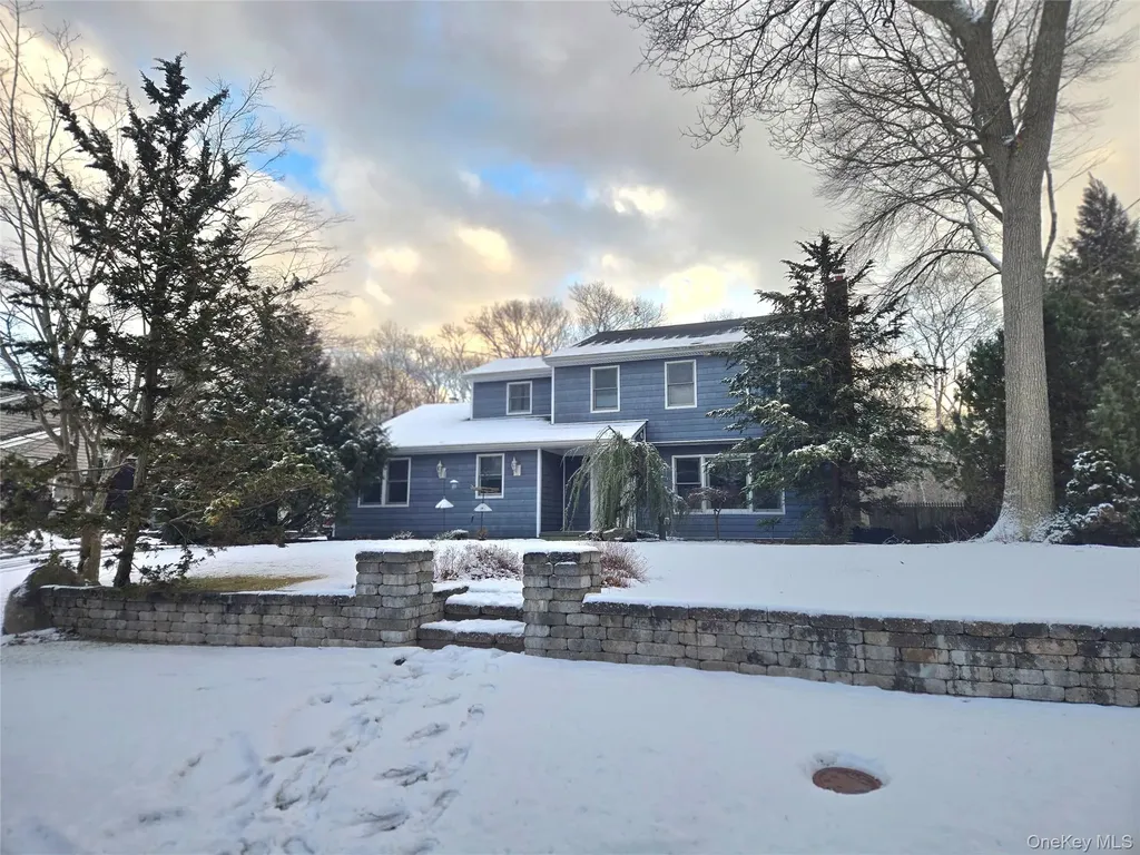 22 Rustic Road Yaphank NY 11980