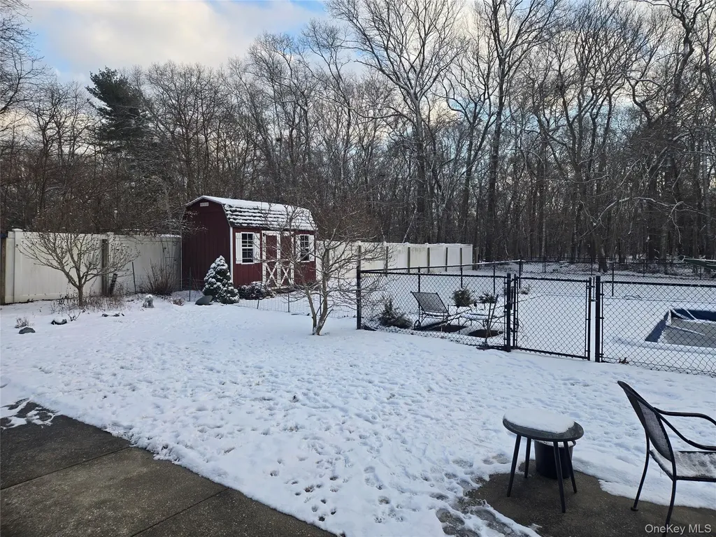 22 Rustic Road Yaphank NY 11980