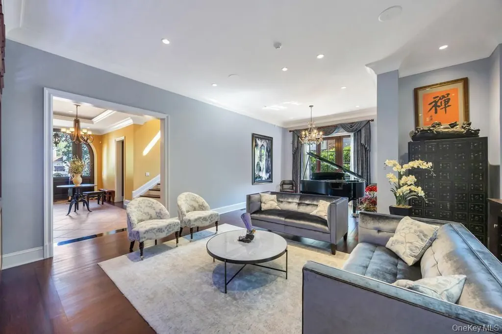 48 Nassau Drive Great Neck NY 11021