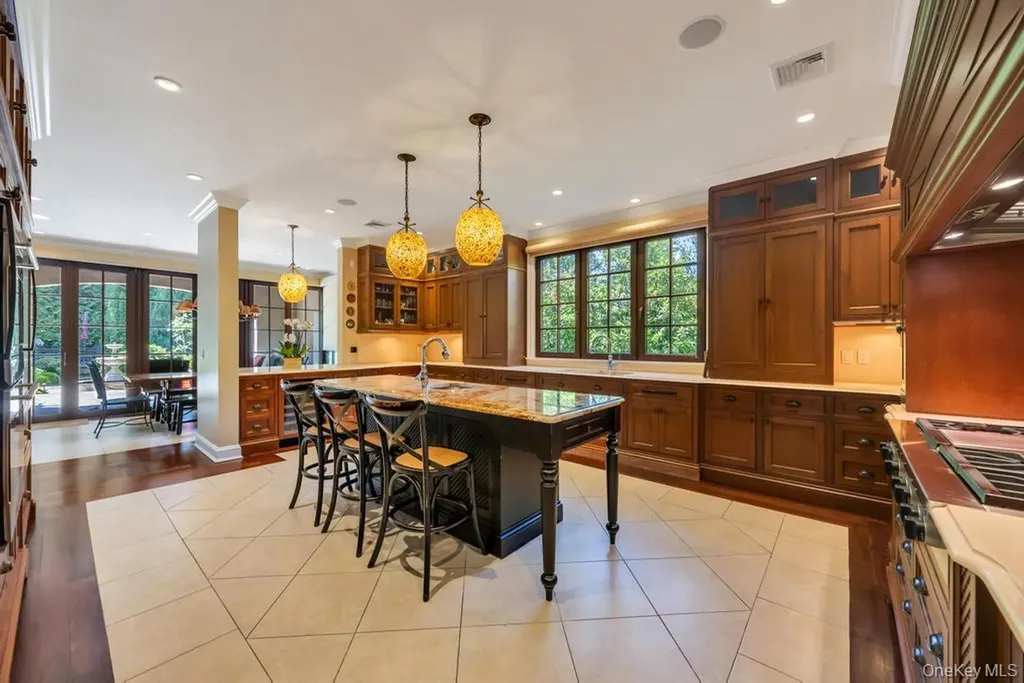48 Nassau Drive Great Neck NY 11021
