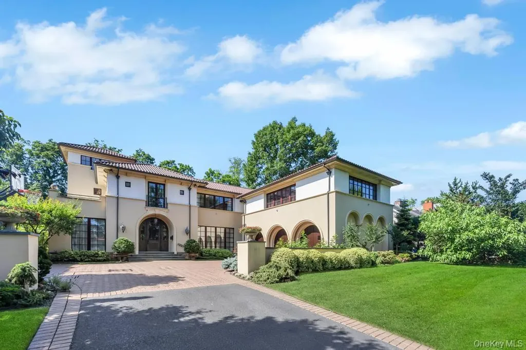 48 Nassau Drive Great Neck NY 11021