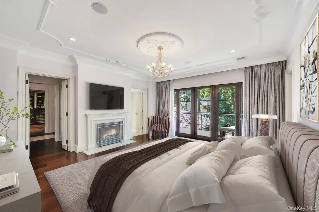 48 Nassau Drive Great Neck NY 11021