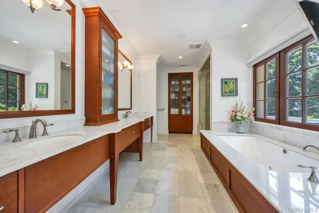 48 Nassau Drive Great Neck NY 11021