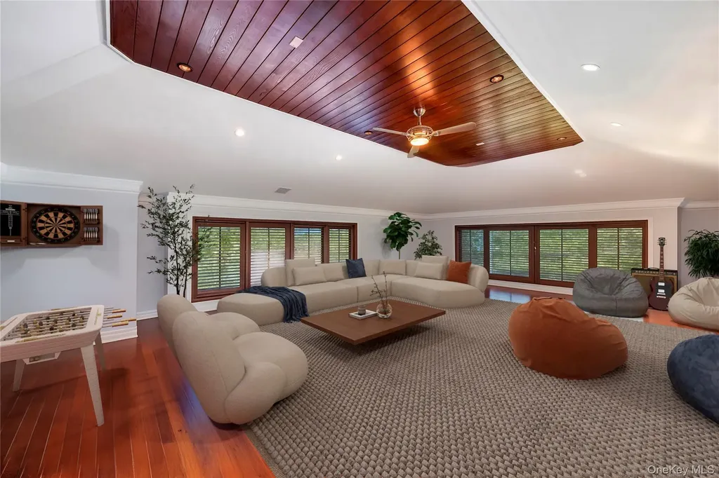 48 Nassau Drive Great Neck NY 11021