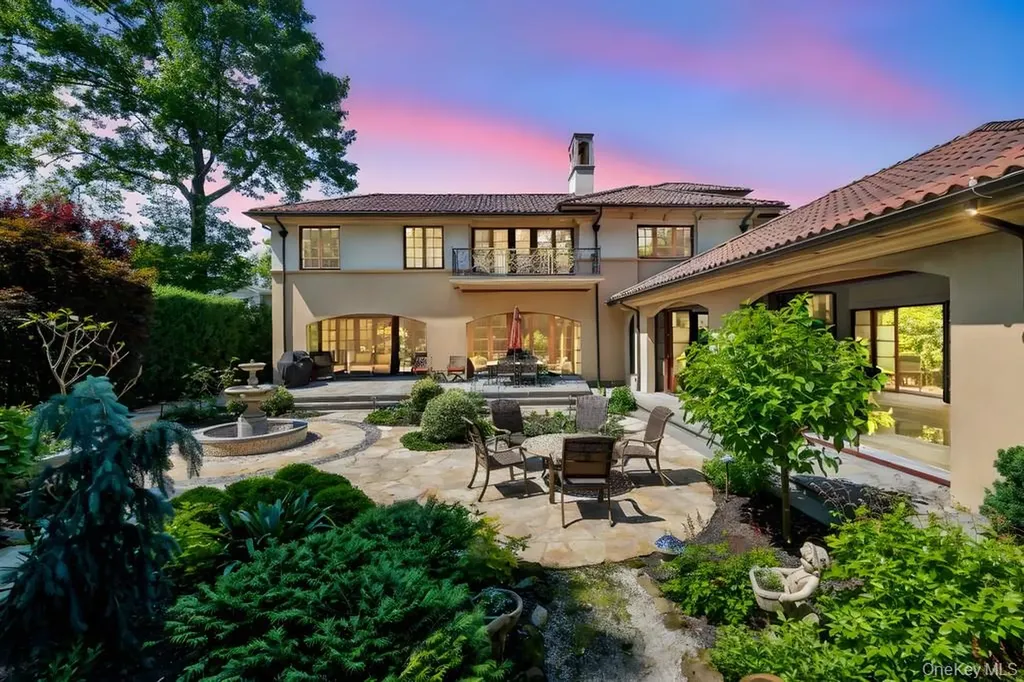 48 Nassau Drive Great Neck NY 11021