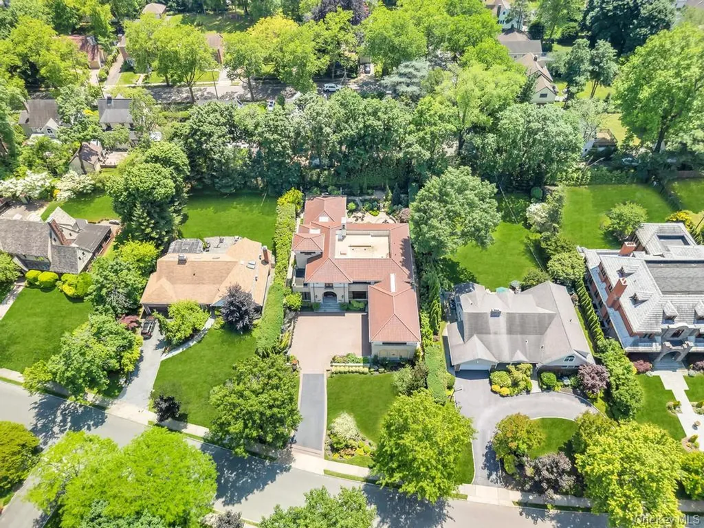 48 Nassau Drive Great Neck NY 11021