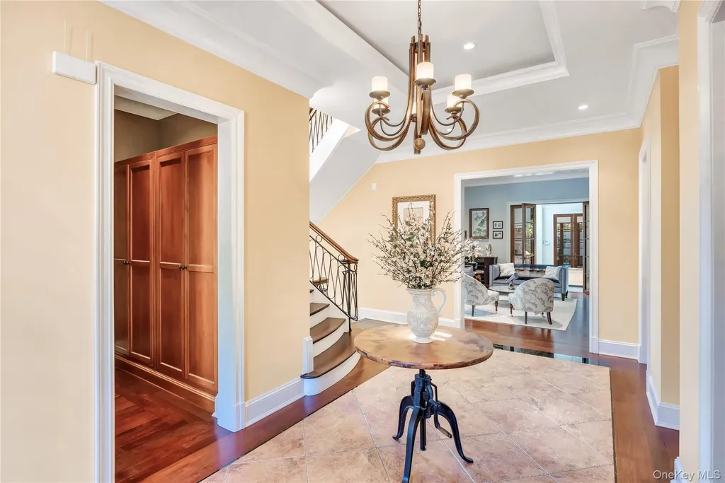 48 Nassau Drive Great Neck NY 11021