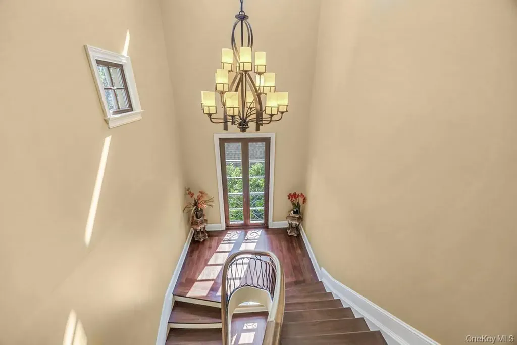 48 Nassau Drive Great Neck NY 11021