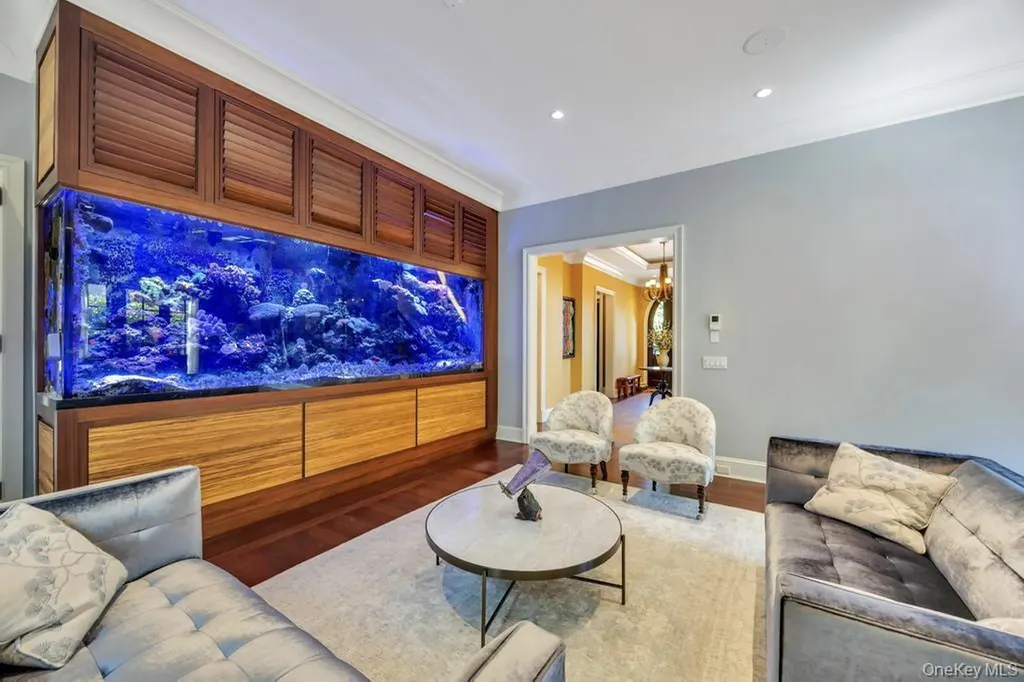 48 Nassau Drive Great Neck NY 11021