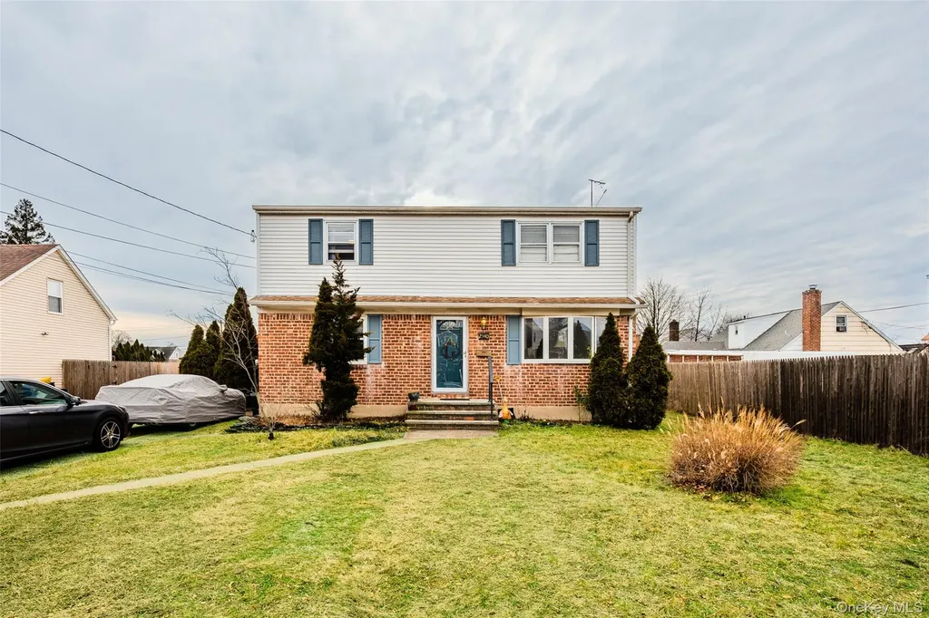 2340 Devon Street East Meadow NY 11554