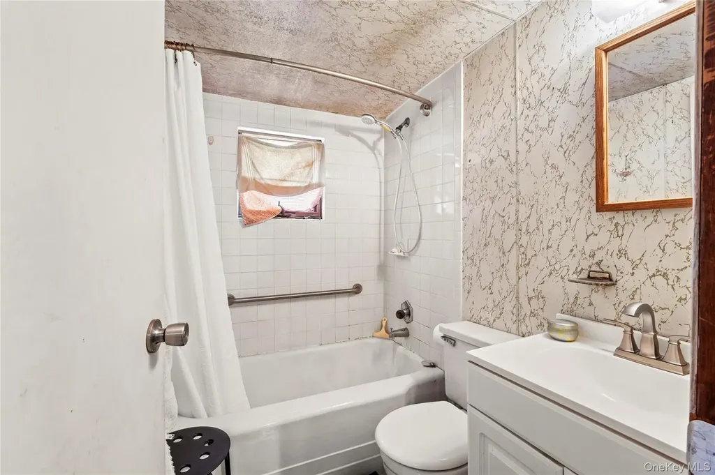 2340 Devon Street East Meadow NY 11554