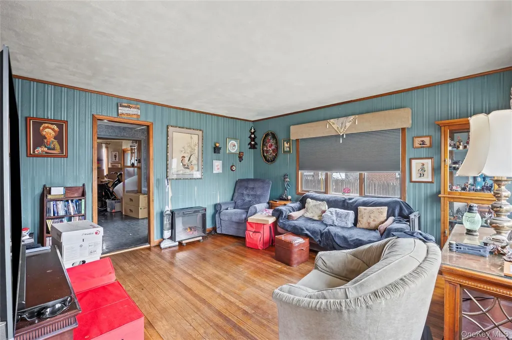 2340 Devon Street East Meadow NY 11554