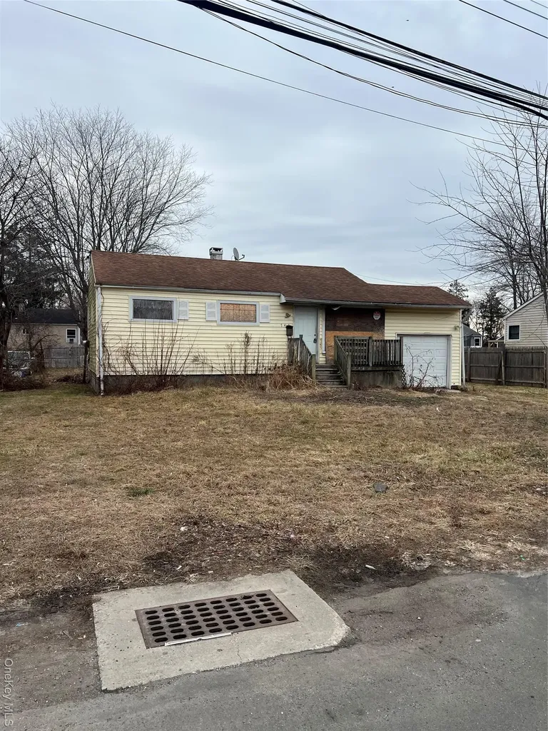 743 Hoffman Avenue Bellport NY 11713