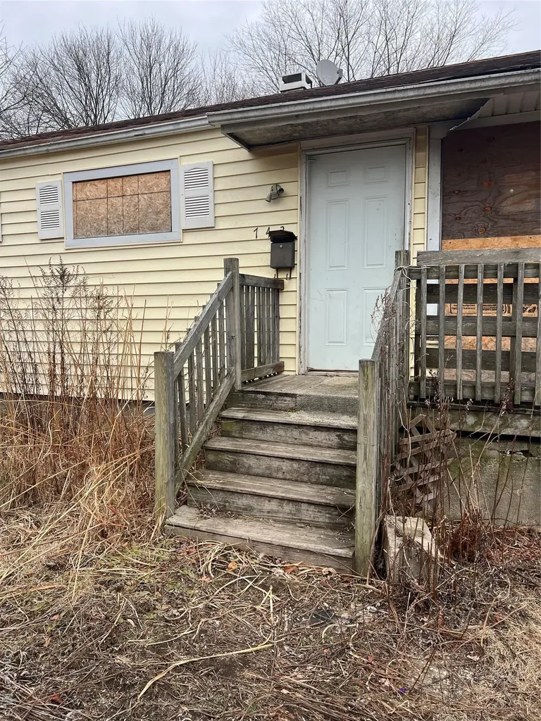 743 Hoffman Avenue Bellport NY 11713