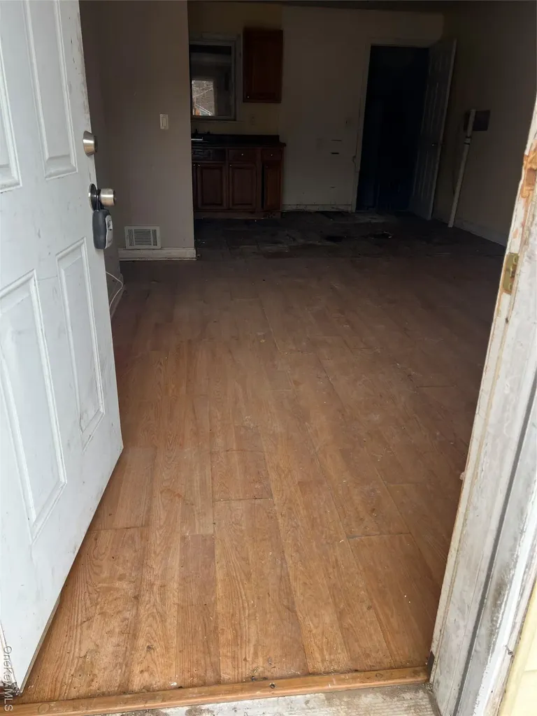 743 Hoffman Avenue Bellport NY 11713