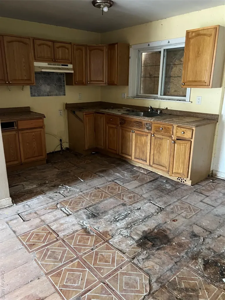 743 Hoffman Avenue Bellport NY 11713