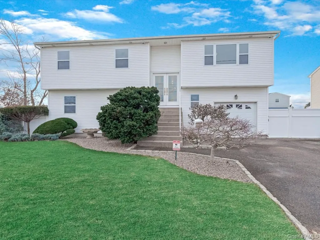 610 Windmill Avenue West Babylon NY 11704