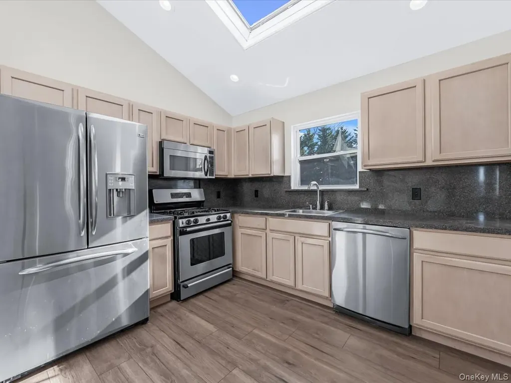 610 Windmill Avenue West Babylon NY 11704