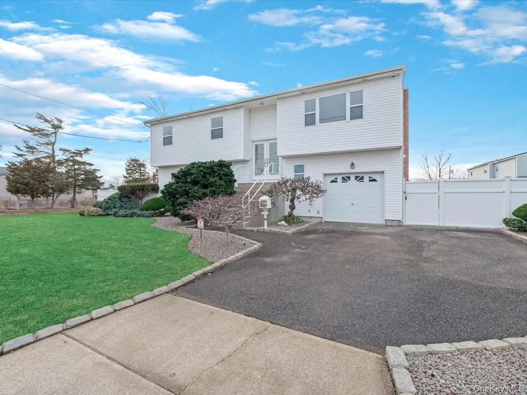 610 Windmill Avenue West Babylon NY 11704
