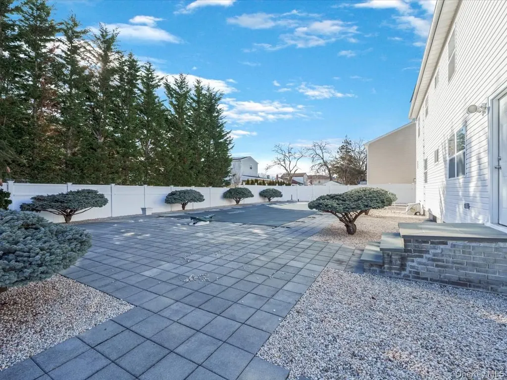 610 Windmill Avenue West Babylon NY 11704