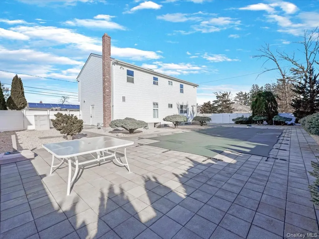 610 Windmill Avenue West Babylon NY 11704