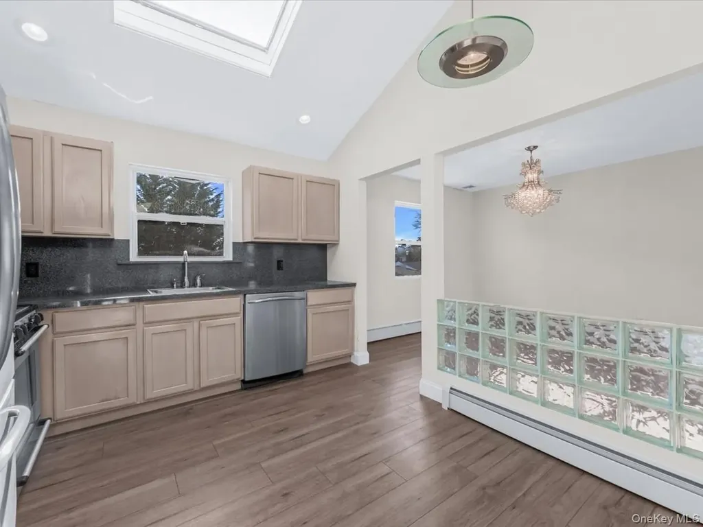 610 Windmill Avenue West Babylon NY 11704
