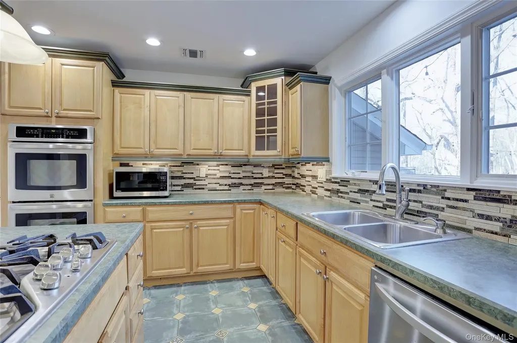21 Mile Road Suffern NY 10901