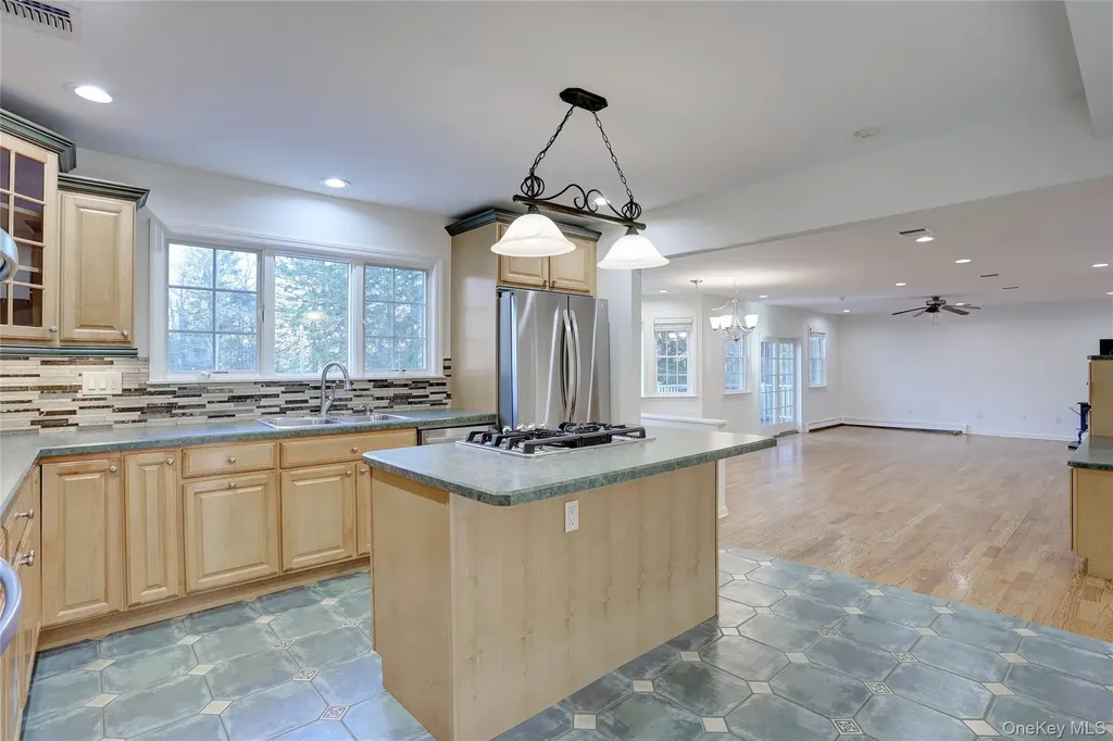 21 Mile Road Suffern NY 10901