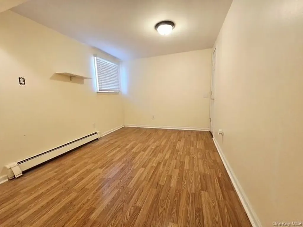 6 E Kissimee Road Lindenhurst NY 11757