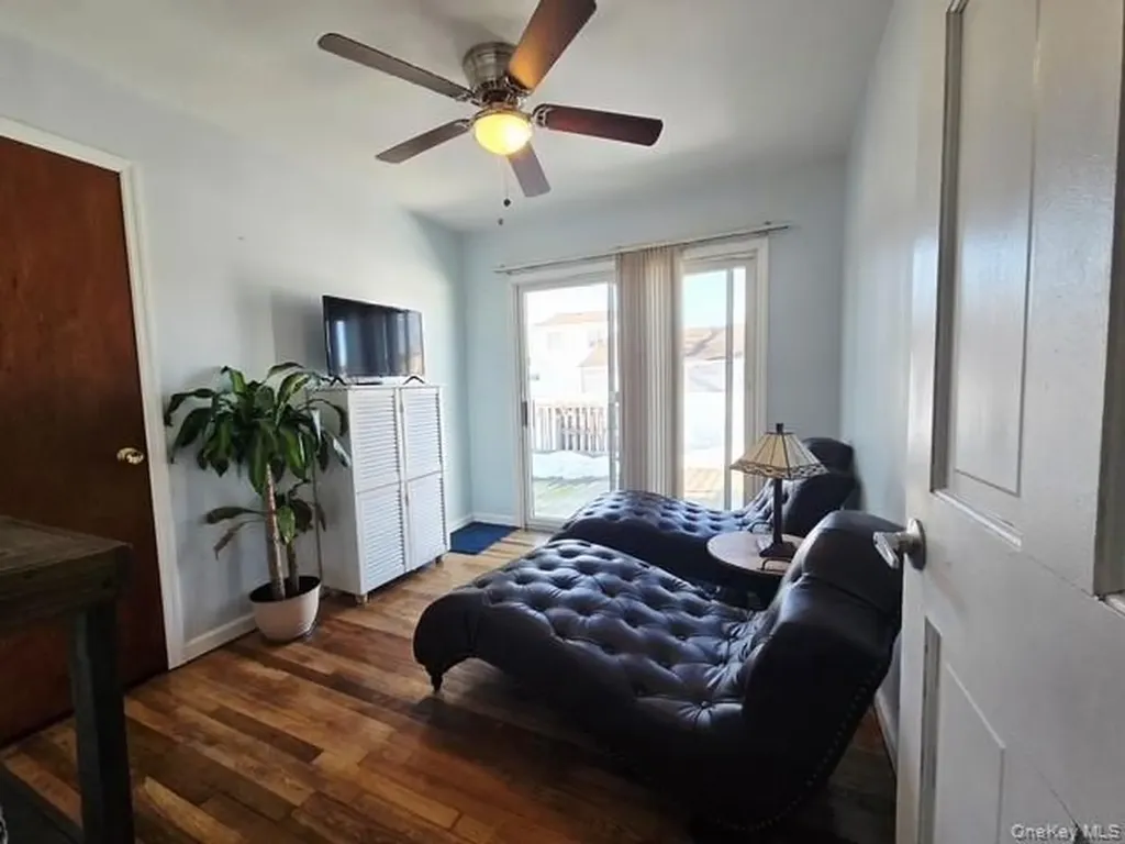 6 E Kissimee Road Lindenhurst NY 11757