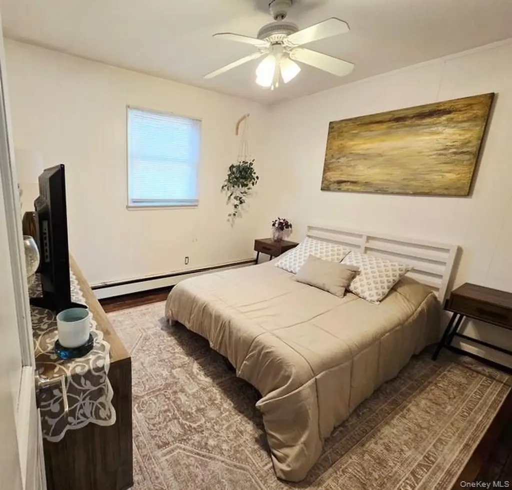 6 E Kissimee Road Lindenhurst NY 11757
