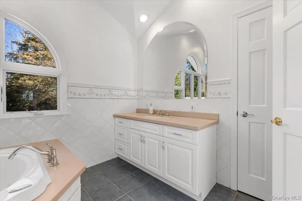 306 Southdown Road Lloyd Harbor NY 11743