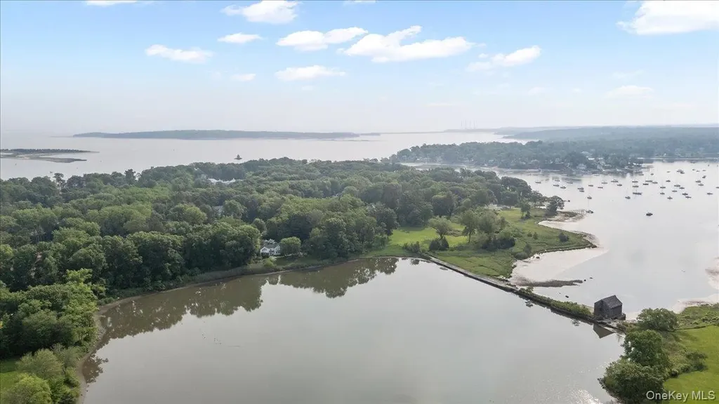 306 Southdown Road Lloyd Harbor NY 11743