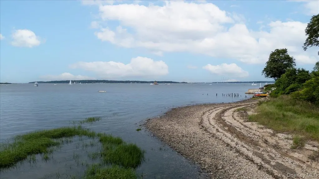 306 Southdown Road Lloyd Harbor NY 11743