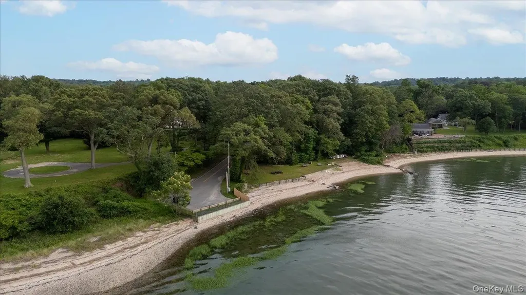 306 Southdown Road Lloyd Harbor NY 11743