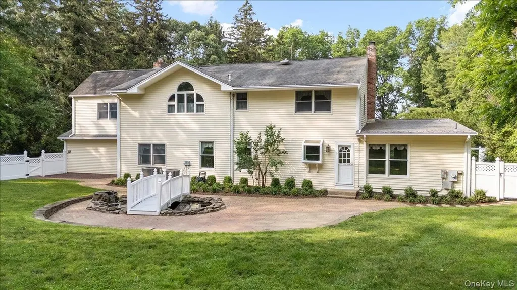 306 Southdown Road Lloyd Harbor NY 11743