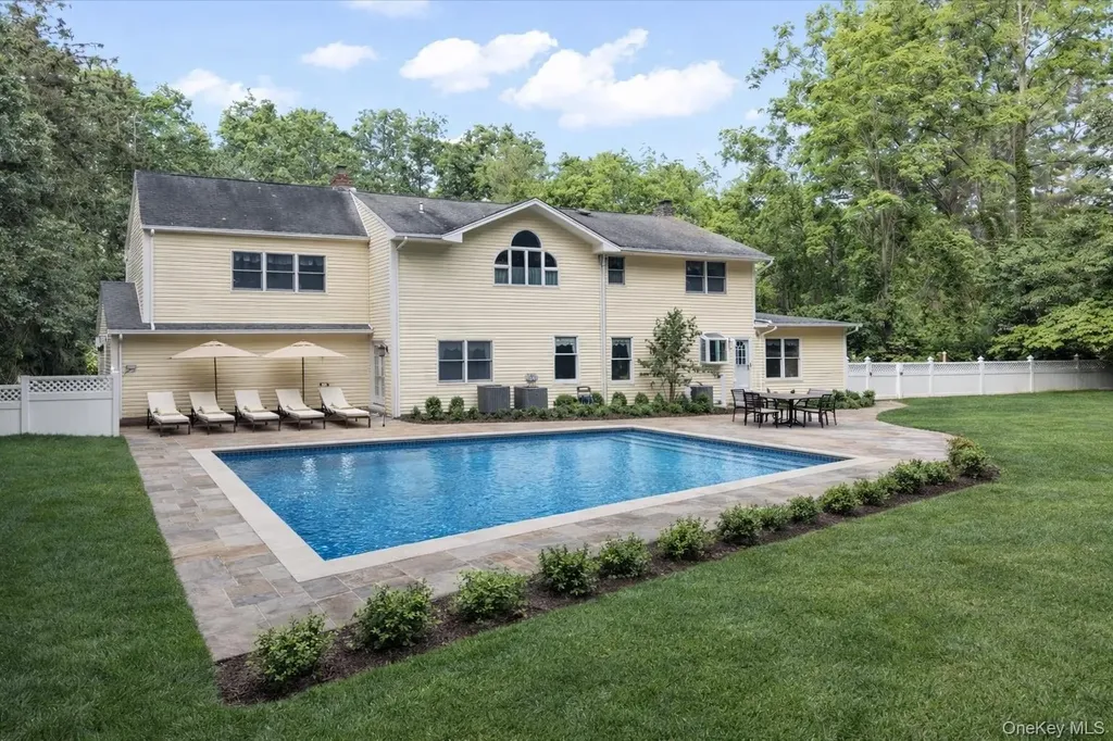 306 Southdown Road Lloyd Harbor NY 11743