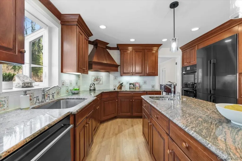 306 Southdown Road Lloyd Harbor NY 11743