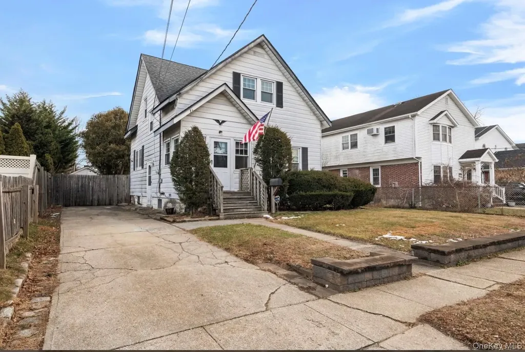 5 Cedar Avenue Farmingdale NY 11735