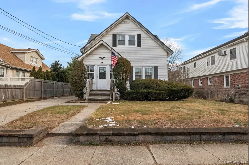 5 Cedar Avenue Farmingdale NY 11735