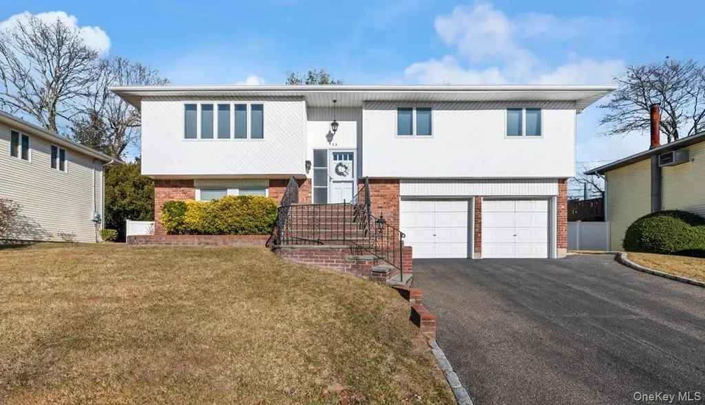 53 Beaumont Drive Plainview NY 11803