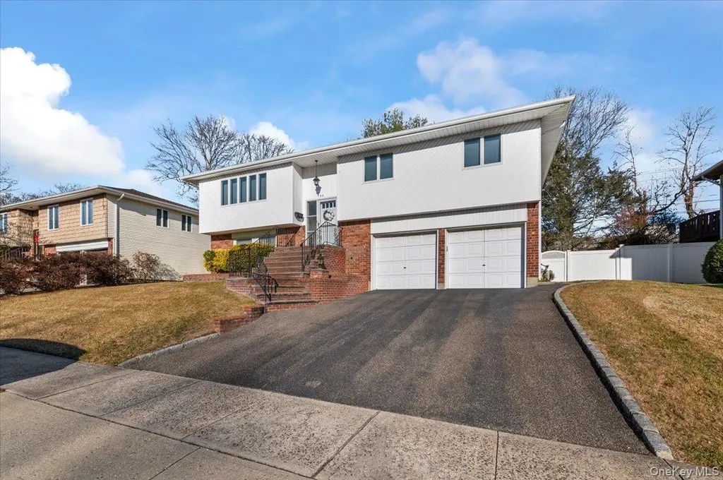 53 Beaumont Drive Plainview NY 11803